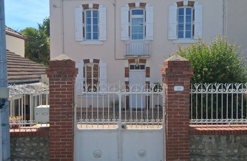 Tarbes House | Cozy and Comfortable Room