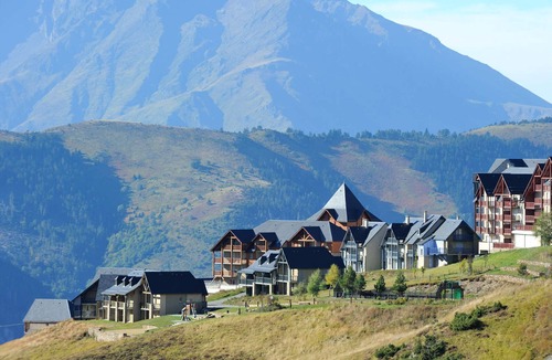 Peyragudes Apartment | Cozy Apartment for 4 with Balcony, Garage, Near Slopes - Peyresourde Village