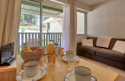 Eaux-Bonnes Apartment | Cozy apartment for 4 with balcony and ski locker in Gourette