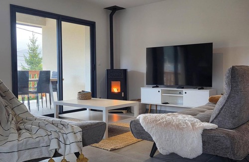 Formigueres Apartment | COZY APARTMENT IN FORMIGUERES, SLEEPS 6–8