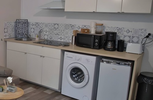 Joigny Apartment | Cozy Apartment in Joigny Historic Center – Sleeps 4