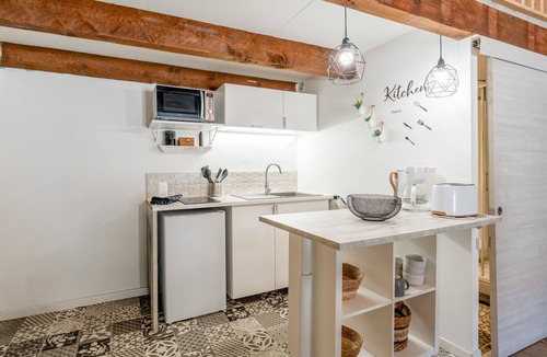 Beaucaire Apartment | Cozy Apartment in the Heart of Beaucaire – Sleeps 2 to 4