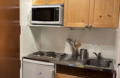 Les Claux Apartment | Cozy apartment, west balcony, quiet, parking included