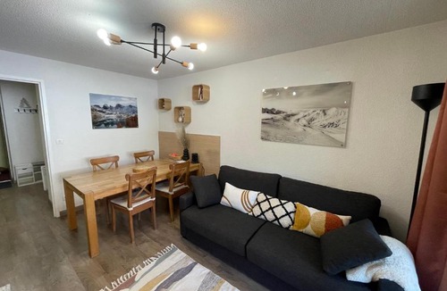 Allos Apartment | Cozy apartment with direct access to slopes, parking, large terrace, pool and hammam