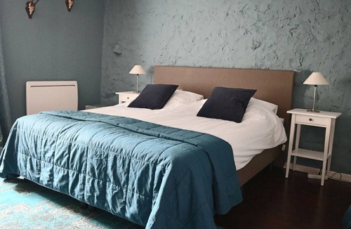 Grandrupt-de-Bains Bed & Breakfast | Cozy Blue Room at the Farm with Breakfast