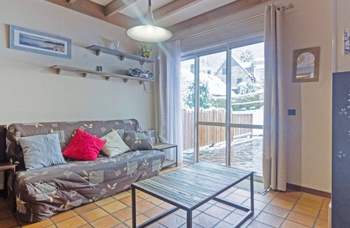 Viella House | Cozy chalet with garage and views, 3 levels, 6 pers, near Luz, pets allowed