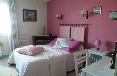 Cousances-les-Forges Bed & Breakfast | Cozy chalet with fireplace, pets welcome