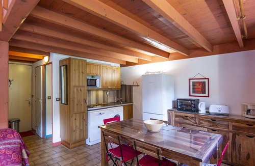 Cauterets Ski Chalet | Cozy Chalet with 3 Bedrooms, Terrace, Parking, Near Cauterets Center