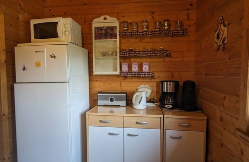 Taintrux Cottage | Cozy chalet with fireplace in Taintrux