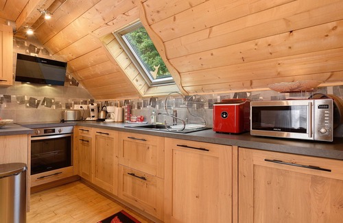 Gedre Ski Chalet | Cozy chalet with stunning mountain views – perfect for families or friends