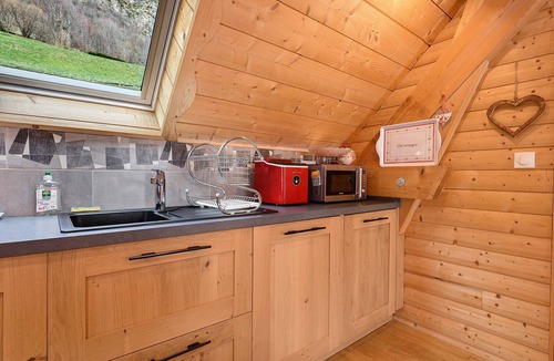Gedre Ski Chalet | Cozy chalet with stunning mountain views – perfect for families or friends