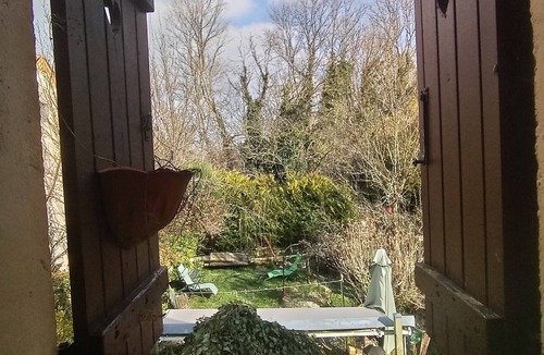 Villiers-sur-Seine Apartment | Cozy churchfront studio with AC and WiFi in accessible Villiers-sur-Seine