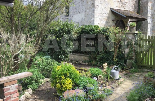 Villiers-sur-Seine Apartment | Cozy churchfront studio with AC and WiFi in accessible Villiers-sur-Seine