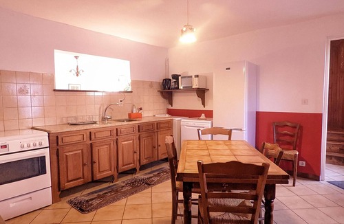 Vauvillers Cottage | Cozy cottage with fireplace and shared garden