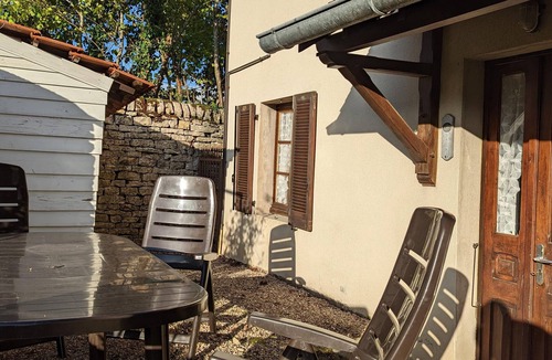 Vauvillers Cottage | Cozy cottage with fireplace and shared garden
