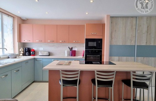 Viels-Maisons Cottage | Cozy cottage with WIFI and large garden, near Disneyland