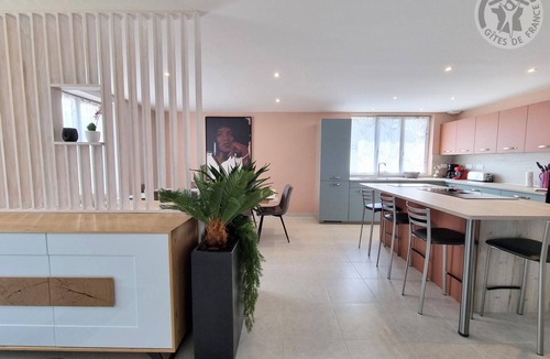 Viels-Maisons Cottage | Cozy cottage with WIFI and large garden, near Disneyland
