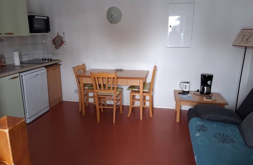 La Joue du Loup Apartment | Cozy duplex with parking in La Joue du Loup
