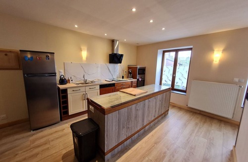 Vacqueville Cottage | Cozy Family-Friendly Cottage Near Lake Pierre-Percée with Forest Views and Children's Amenities