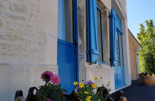 Colombey-les-deux-Eglises Cottage | Cozy Retreat with Outdoor Spa, Petanque, Spacious Garden, and Champagne Vineyard Nearby