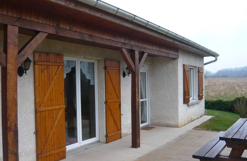 Fontenoy-le-Chateau Cottage | Cozy Ground-Level Cottage with Terrace, Near Thermal Baths and Marina, Sleeps 4