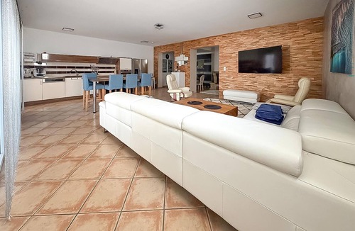 Cabannes House | Cozy home in Cabannes with private swimming pool, can be inside or outside