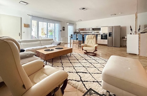 Cabannes House | Cozy home in Cabannes with private swimming pool, can be inside or outside