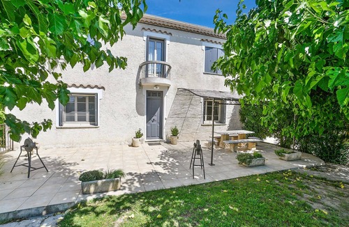 Vallabregues House | Cozy home in Vallabrègues