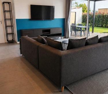 Leguevin House | Cozy house with garden and covered terrace