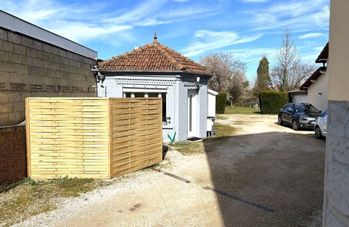 Saint-Dizier Apartment | Cozy Maisonette in St-Dizier with Parking