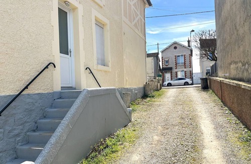 Saint-Dizier Apartment | Cozy Maisonette in St-Dizier with Parking