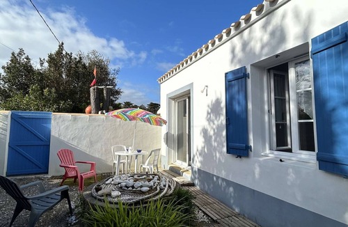 L'Epine House | Cozy New House Near Beach with Garden, Terrace, Parking – Sleeps 3, L'Épine