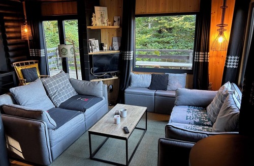 Premanon Ski Chalet | COZY RENOVATED CHALET AND COMFORTABLE FROM 4 TO 10 PEOPLE