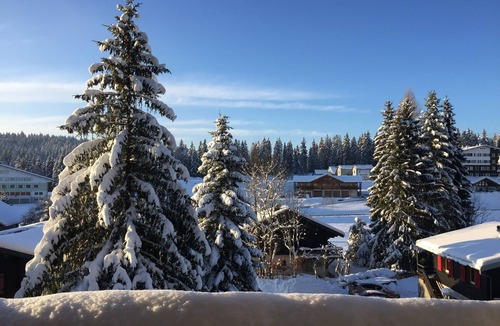 Premanon Ski Chalet | COZY RENOVATED CHALET AND COMFORTABLE FROM 4 TO 10 PEOPLE