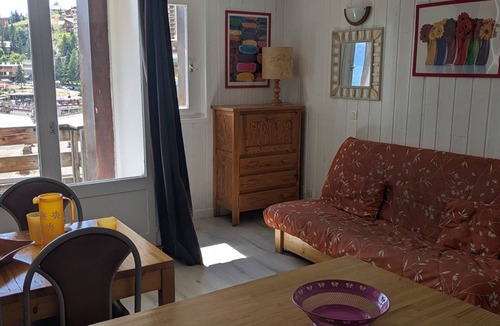 Orcieres-Merlette Apartment | Cozy Studio for 4 in Orcières Merlette – Close to Slopes and Sports Center, South-Facing Balcony