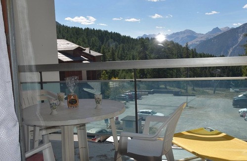 Montgenevre Apartment | Cozy Studio for 4 at the Foot of Montgenèvre Slopes with Balcony and Ski Storage