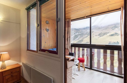 La Mongie Apartment | Cozy Studio for 5 with South-Facing Balcony in La Mongie