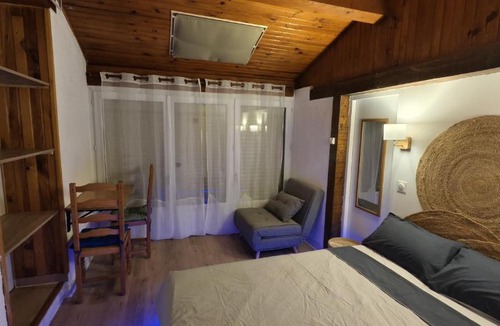 Le Val House | Cozy studio in medieval town
