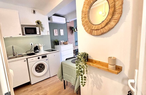 Belgentier House | Cozy Studio: Movie Night, Air Conditioning, Hiking, Cool Weather - Lunea