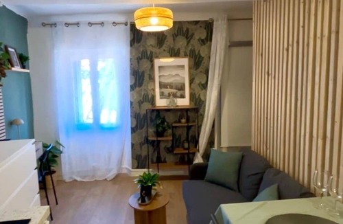 Belgentier House | Cozy Studio: Movie Night, Air Conditioning, Hiking, Cool Weather - Lunea