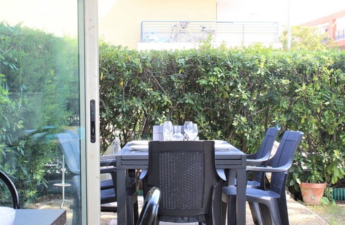 Villeneuve Loubet Beach Apartment | Cozy Studio with Large Garden, Steps from Beach, Parking Included