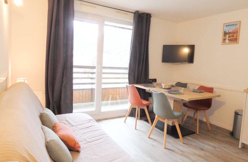 Saint-Lary-Soulan Apartment | Cozy T2 for 6 with Balcony, Parking, and Amenities in Saint-Lary-Soulan