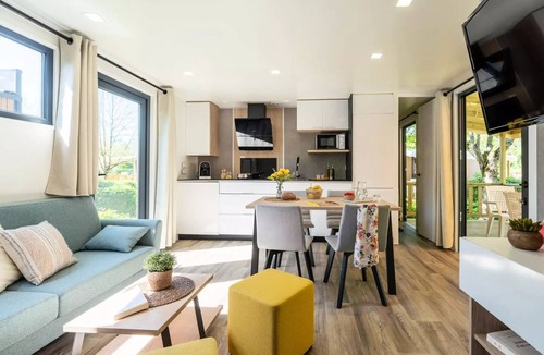 Crecy-la-Chapelle House | Crecy la Chapelle : QUEEN 2 BEDROOMS - 2 BATHROOMS- WITH AIR CONDITIONER - DRAPS AND TOWELS INCLUDED 6 persons