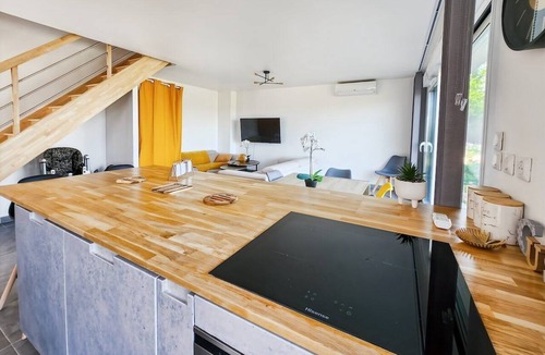 Villiers-sur-Morin Villa | Crystal House - Family Home, Private Garden, 15 Minutes from Disneyland