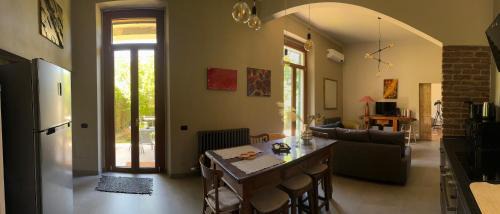 Malnate Apartment | Curt da Beta - Casa vacanze con giardino, in Corte del XVIII secolo