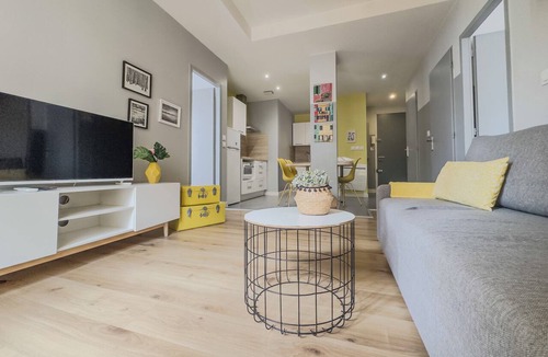Quartier Hyper-Centre Apartment | #D6 | Hello Sunshine ☀️| T3 Sleeps 6 | Caserne de Bonne