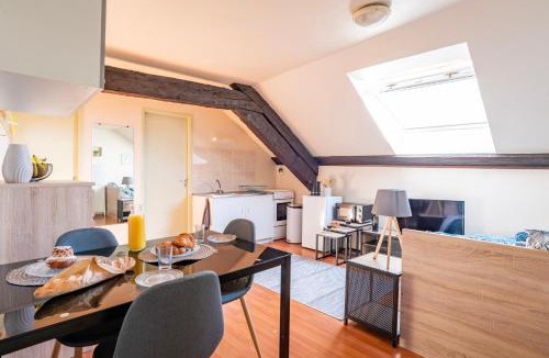 Sarrebourg Apartment | Delight - GOLDEN TREE - Clim - 20 min St-Croix & Center Parcs