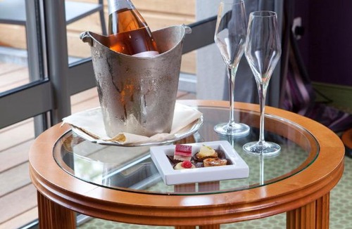 Gudmont Hotel | Demeures et Châteaux La Source Bleue