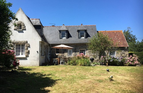 Rospez House | Detached Breton house 6 Pers quiet, garden, near Cote de Granit Rose