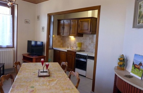 Richebourg Cottage | Detached cottage, 2 beds, near A5, enclosed garden, garage